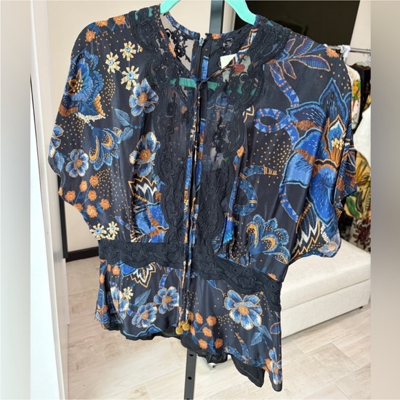 Farm Rio: Black Snakes Bouquet Blouse - Picture 10 of 11